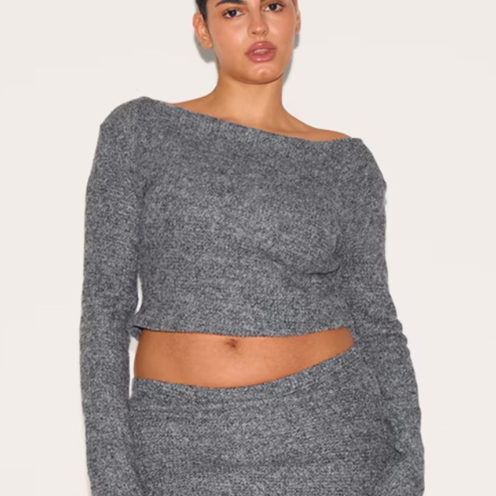 🐣NWT PrettyLittleThing Charcoal Off-Shoulder Sweater